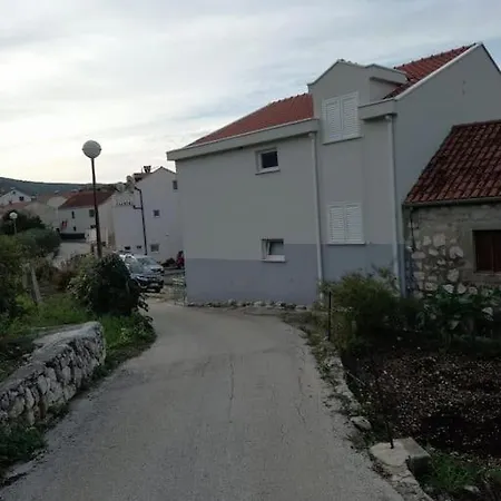 Mladen Apartment *