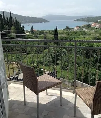 Apartment Mladen *