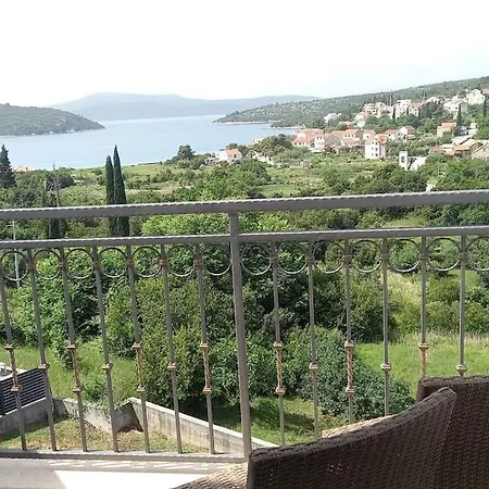 Apartment Mladen *